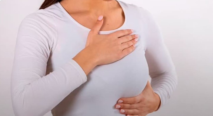 انجام پروتز سینه، افتادگی سینه را رفع میکند؟